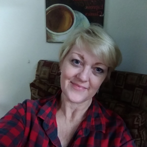 Meet your Posher, Lisa - Picture 1 of 1